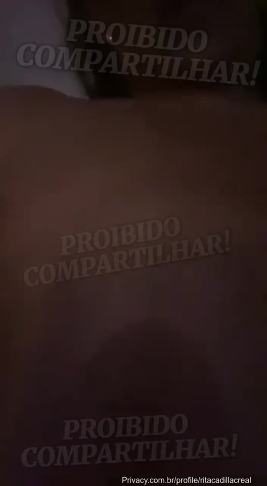 Rita Cadillac fogosa de quatro na cama