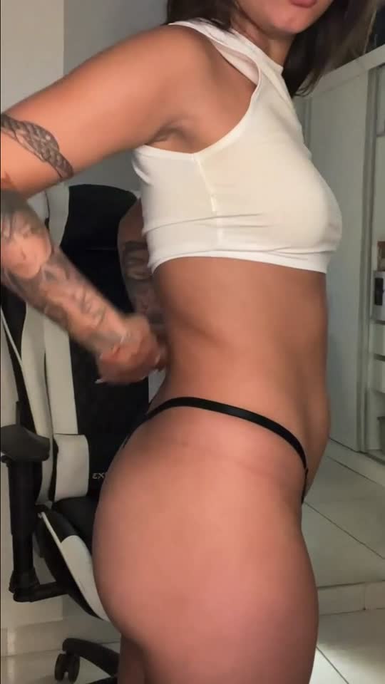 Brazilian amateur Amanda Peladinha no quarto