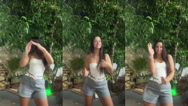 Rosa deitada abrindo o roupão