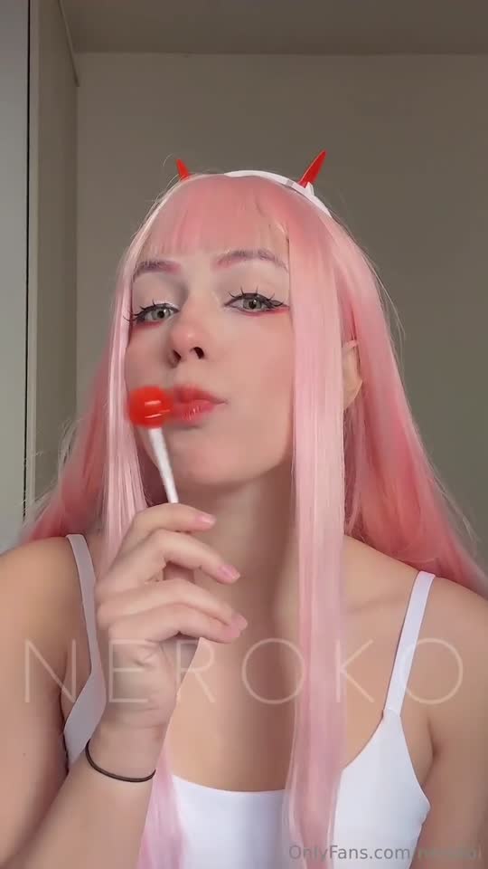 Vídeo +18 de novinha: Nerokosplayer Sapeca se tocando embaixo do lençol