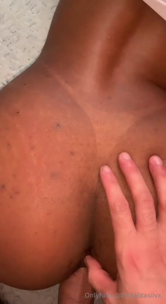 Leaked video of Talita, de lingerie preta na cama