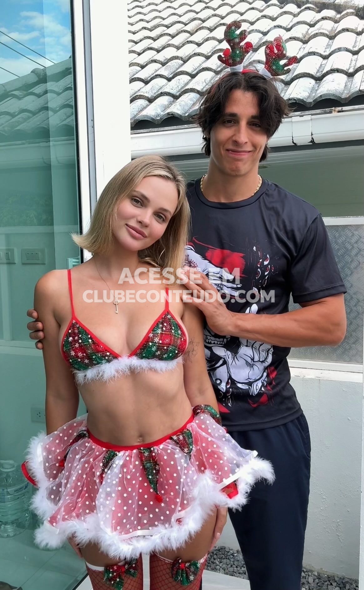 Perfeita provocando de quatro no chão — pack de fotos de Angelsetfree vazado