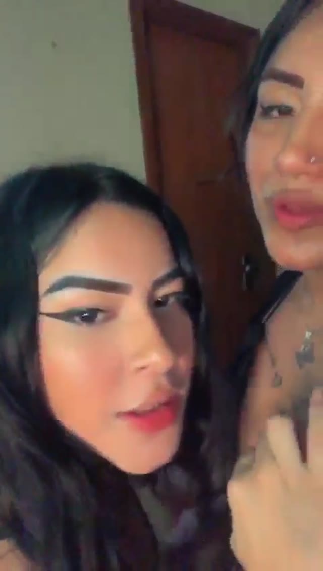 CHUPANDO PEITO ou O PRÓPRIO PEITO! gostosa dançando funk sem roupa