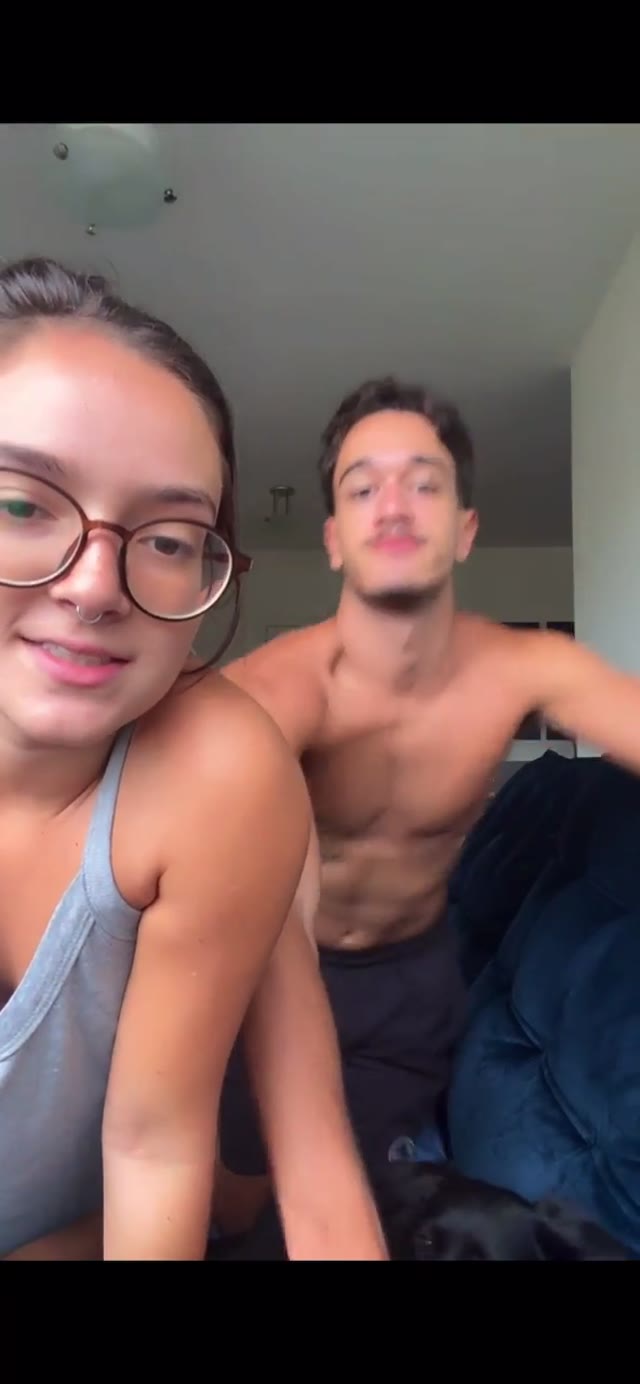 Maravilhosa pack live packs Lives de biquíni fio-dental na piscina