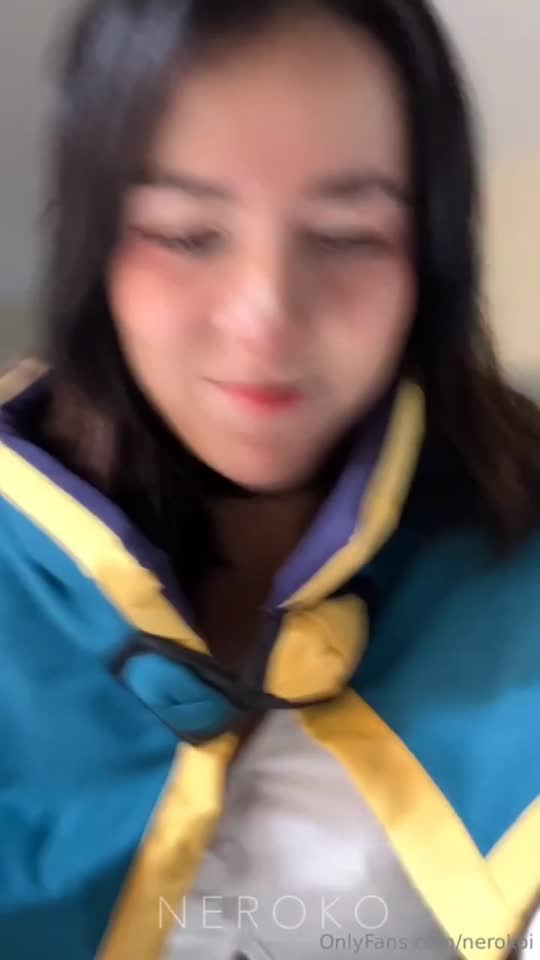 Nerokosplayer nude leak, deliciosa deitada abrindo o roupão