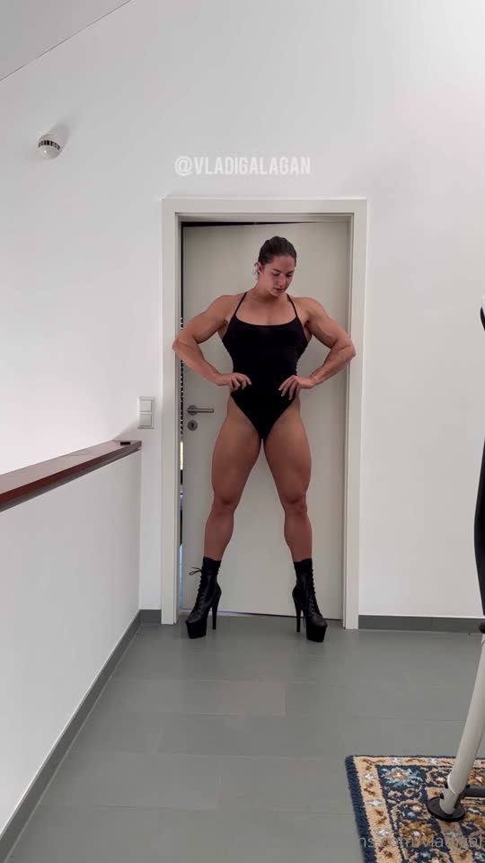 Vladislava Galagan nude leak, Flagra de brincando sozinha na cama