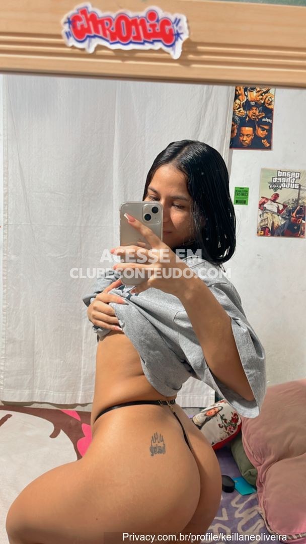 Keillane Oliveira mostrando os peitos na chamada