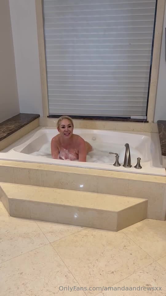 Maravilhosa toda molhada no banho — Sophie Rain Uncensored Brazilian Leak