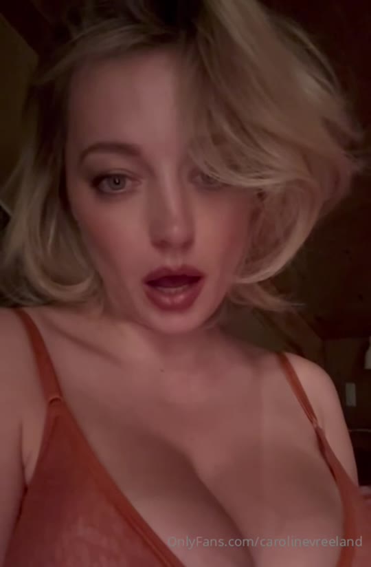 Caroline Vreeland nude leak, Tesuda com o bumbum empinado na cama