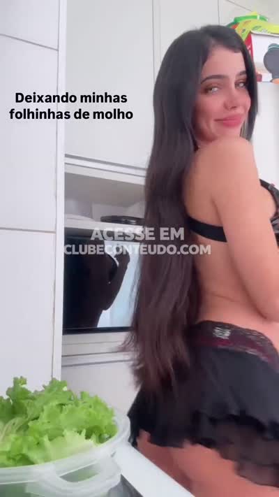 Nathaly Moura Leaked: num striptease completo