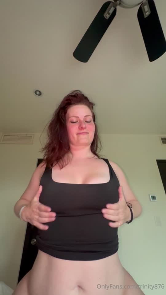 Maravilhosa Jeanna Harrison Aka Trinity From Tpb se tocando embaixo do lençol