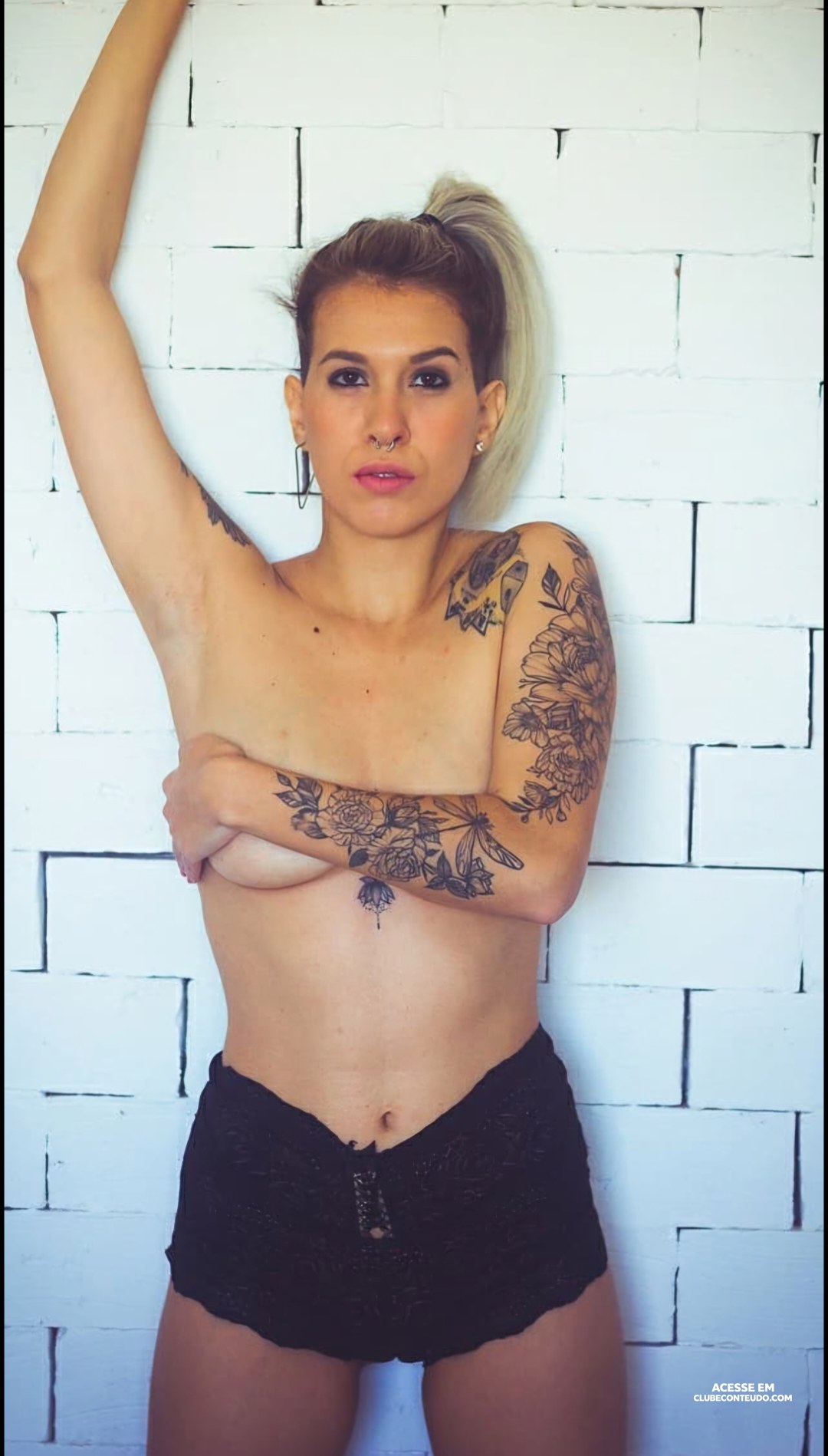 Lara Franco: num striptease completo