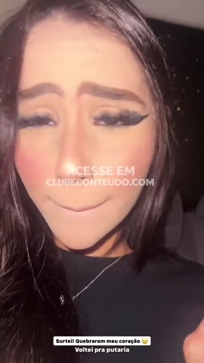 Provocando, de calcinha molhada no chuveiro — Surtad4 Ofc Uncensored Brazilian