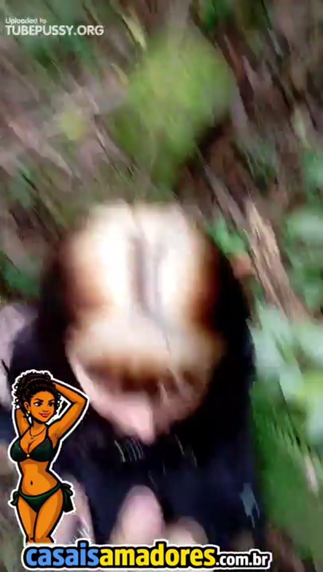 Sedutora Gótica Vazada no chuveiro se ensaboando