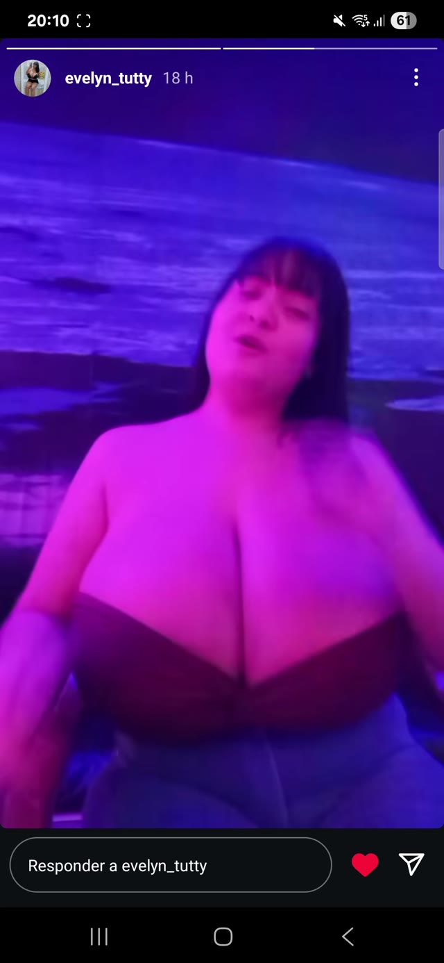 Evelyn tutty fogosa provocando dentro do closet