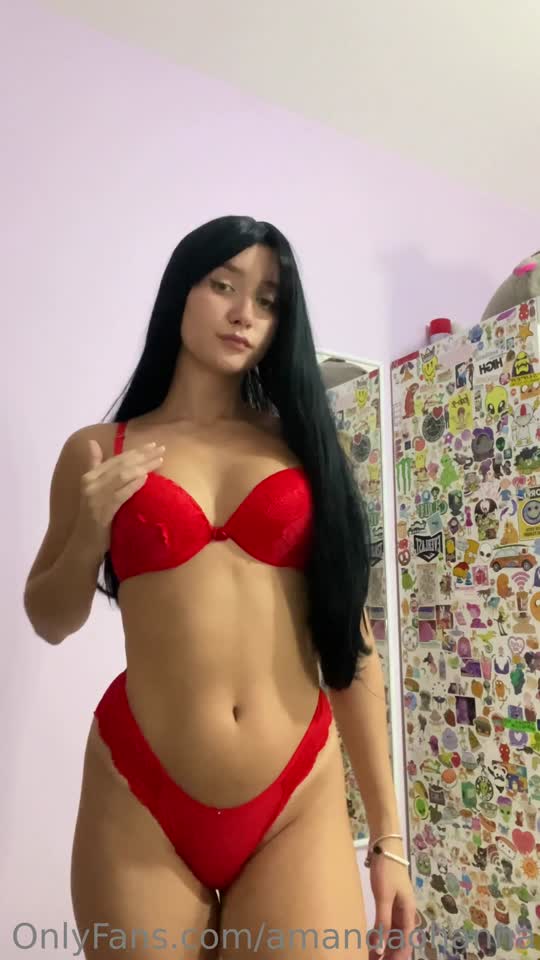Flagra de Amanda peladinha no quarto