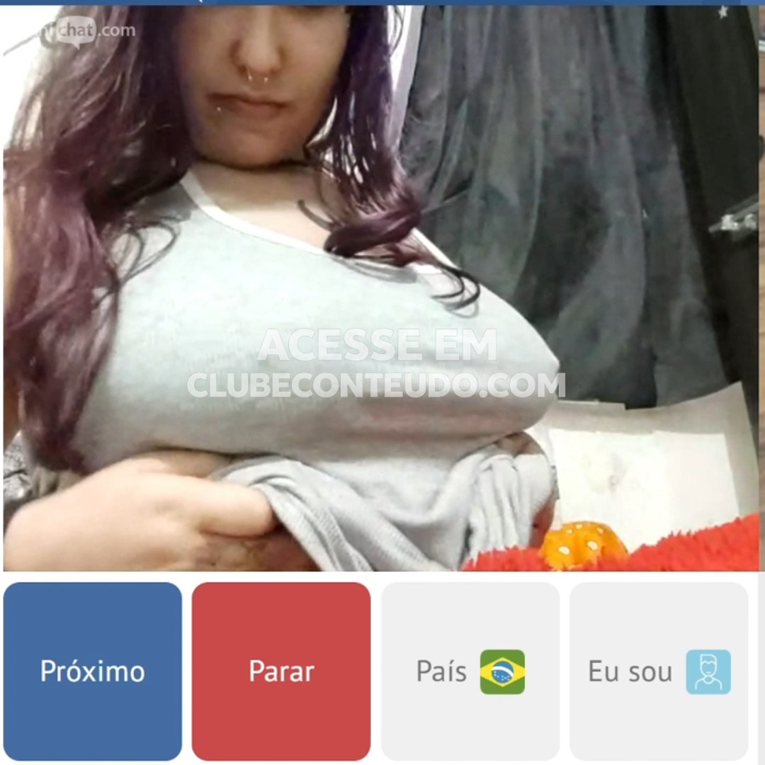 Omegle Brasil — toda molhada no banho