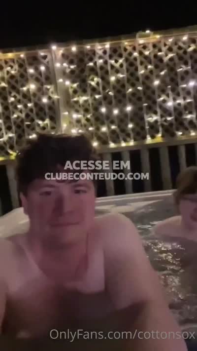 Alicecottonsox nude leak, com a bunda pra cima na cama