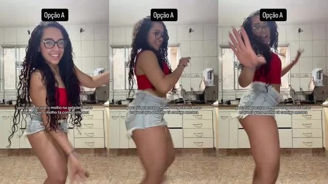 De quatro no sofá — Perfis Daily