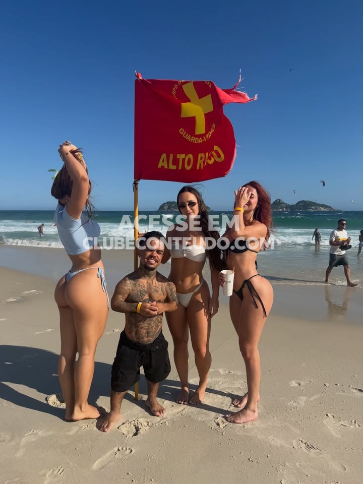Letycia Soares — de salto alto e mais nada
