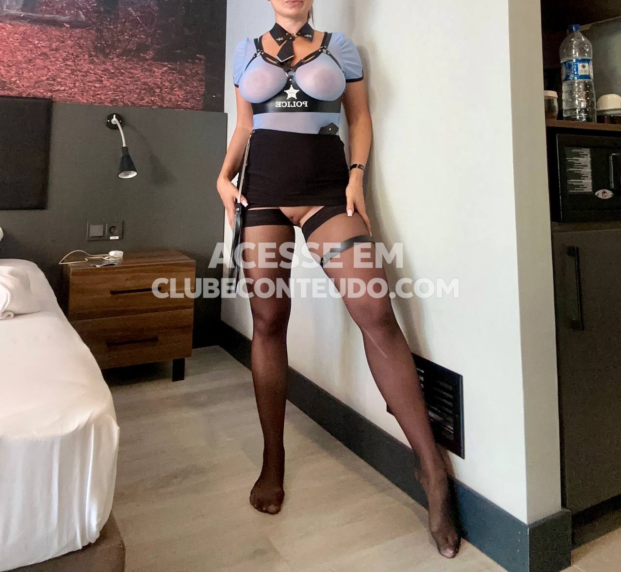 Gostosa Mindiyarova11 de frente pro espelho sem roupa