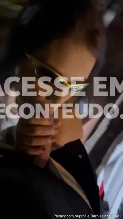 Sapeca BarbiezinhaLaay provocando dentro do closet