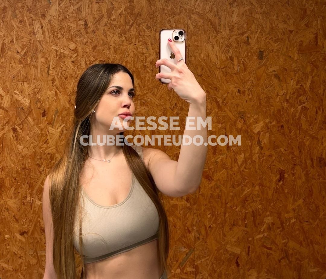 Safada Argentinas brincando sozinha na cama
