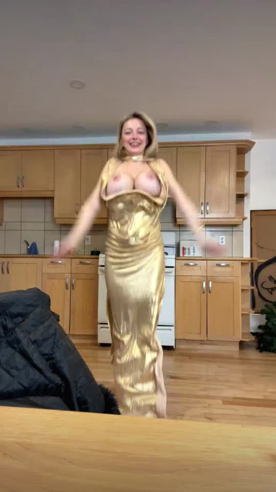 Caroline Vreeland safada, se tocando embaixo do lençol