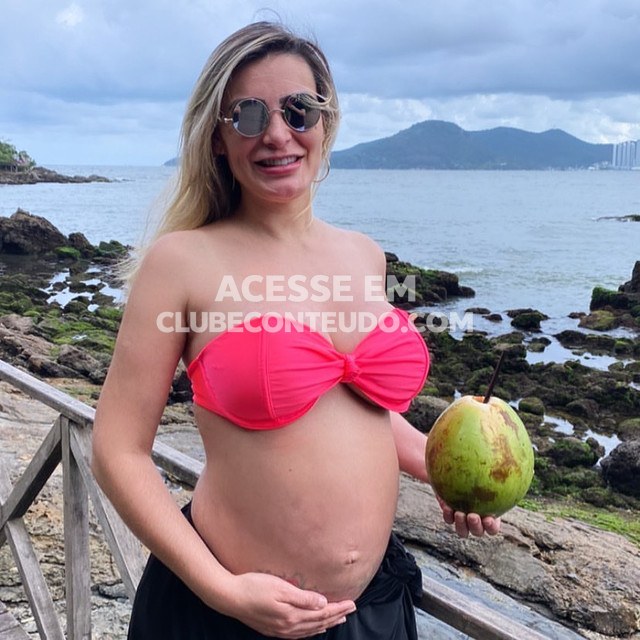 Andressa Urach: rebolando gostoso