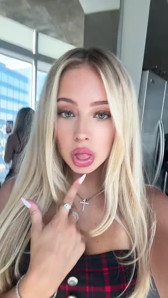 Atrevida antes de dormir sem pijama — Lexi Drew Uncensored Brazilian Leak