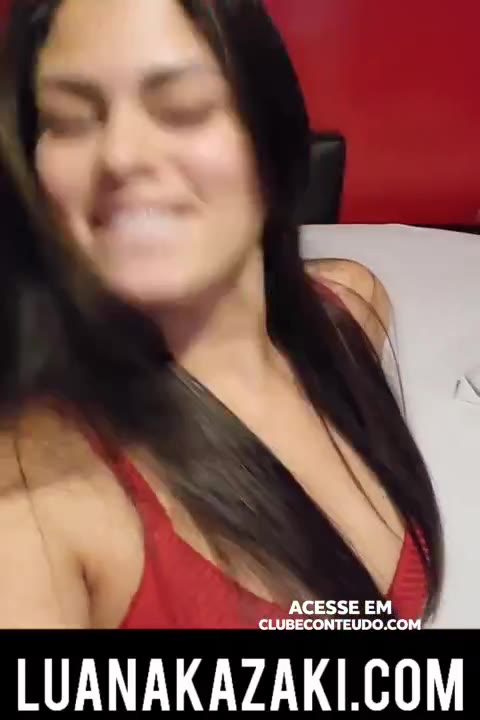No chuveiro se ensaboando