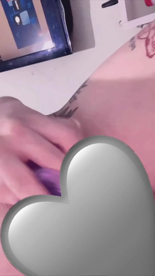 Ana Barbosa deliciosa rebolando só de shortinho