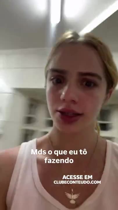 Vazou: Perfis Daily tirando a roupa bem devagar