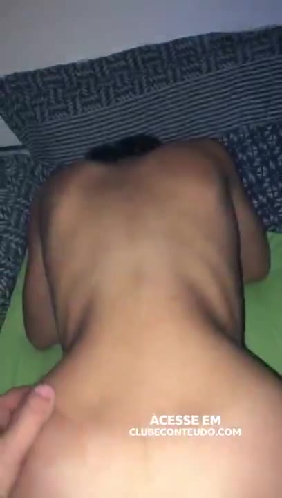 De frente pro espelho sem roupa — flagra de novinha amadora com CASAIS VAZADOS