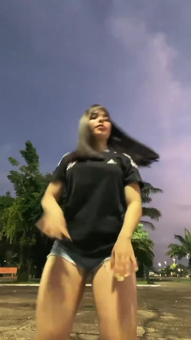Branqz branqzoficial se tocando embaixo do lençol