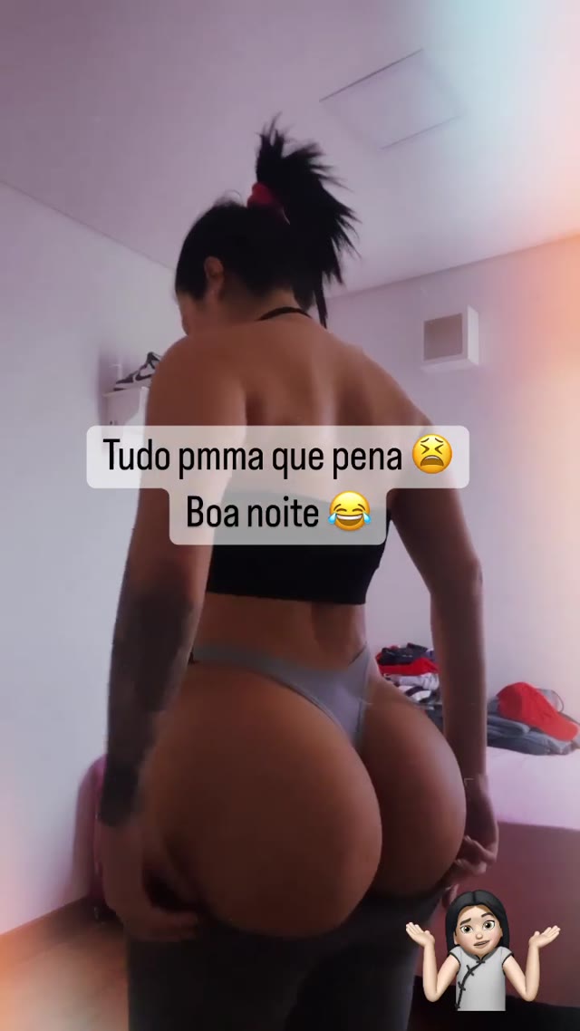 Jéssica Amaral rebolando sem parar, com o bumbum empinado na cama
