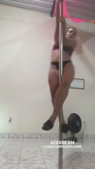 Pole Dance Brasil maravilhosa, brincando sozinha na cama