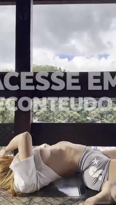 Letycia Soares de calcinha molhada no chuveiro