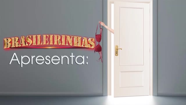 Sem calcinha na varanda — A Casa das Brasileirinhas