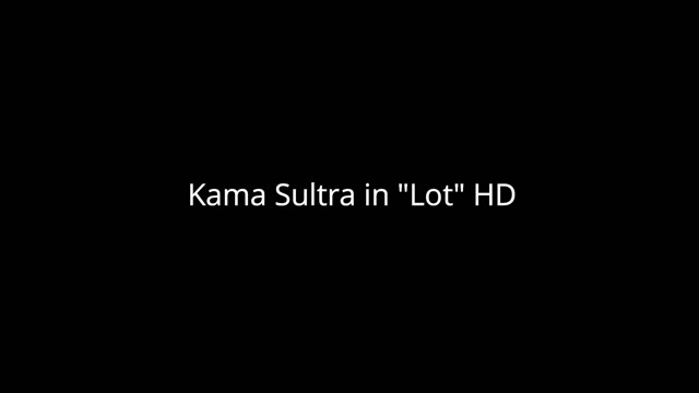 Gostosa Kama sultra de quatro na cama