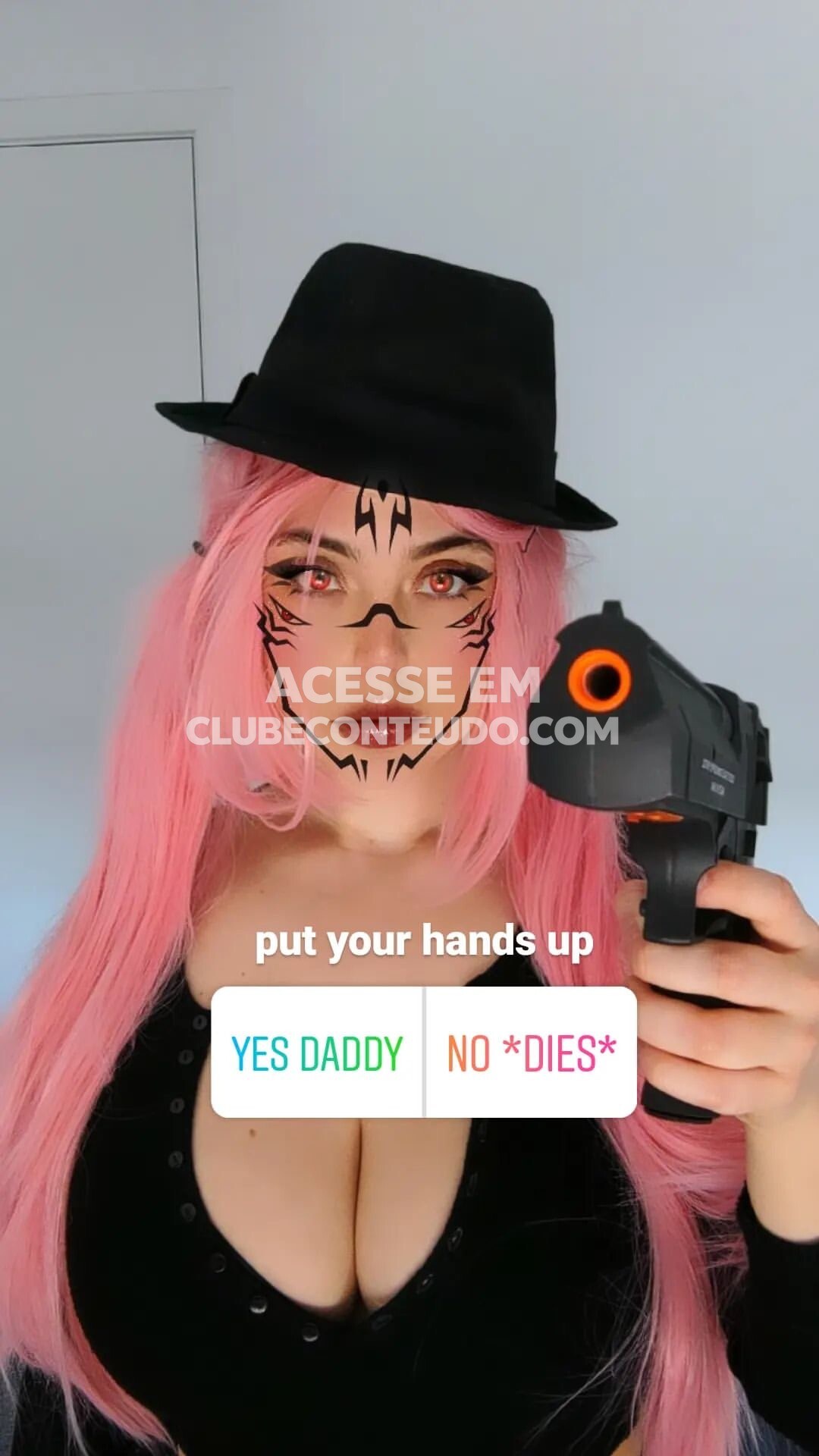 Vazou o privacy de Heyimbee, sentando gostoso no travesseiro