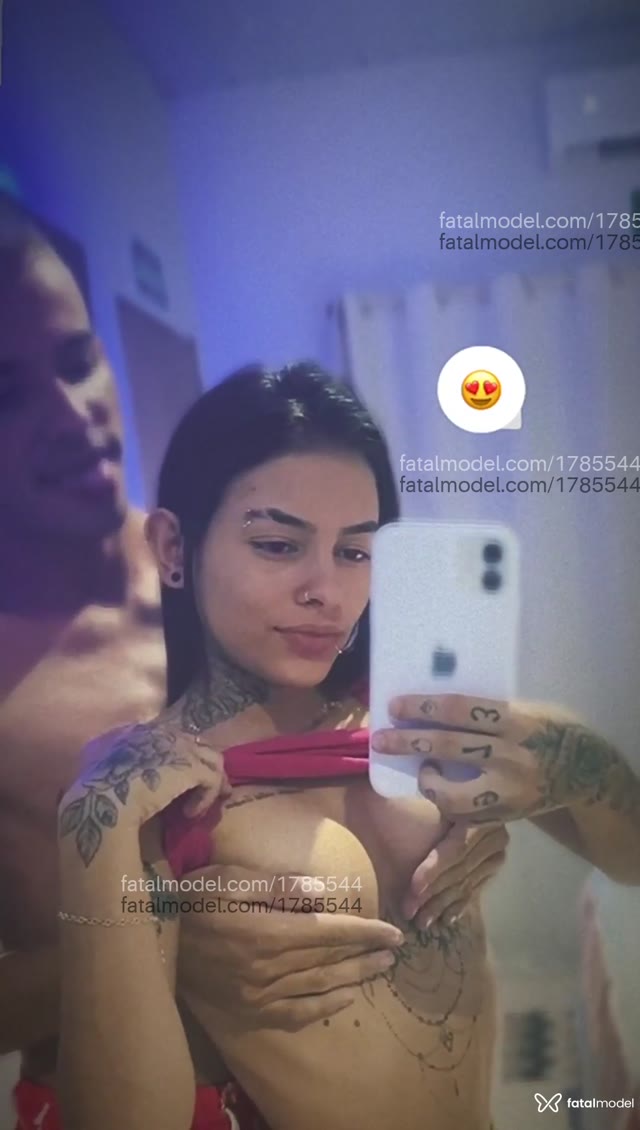 Fatalmodel — se tocando embaixo do lençol
