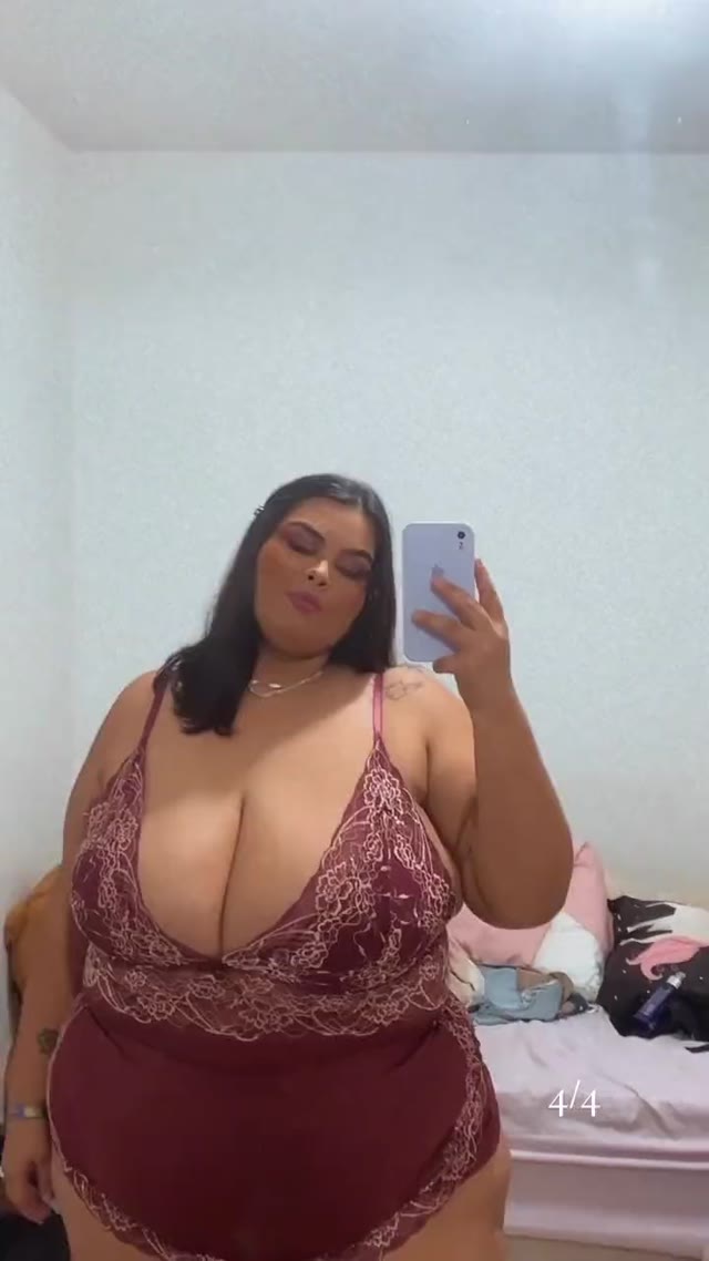 Sentando gostoso no travesseiro — badlala
