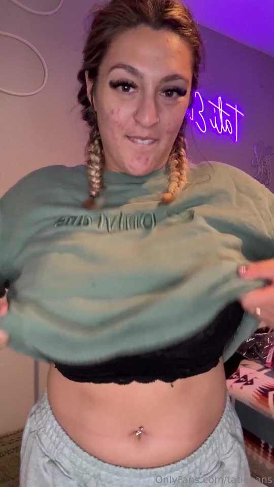 Thatgirltati_ Aka Xoxo_t nude leak, Vazou: rebolando só de shortinho