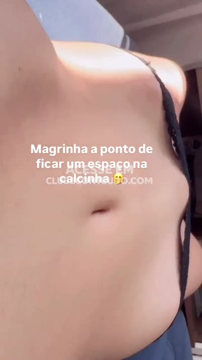 Nathaly Moura Leaked: Sedutora num striptease completo