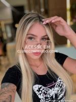 Flávia Barone — sem calcinha na varanda