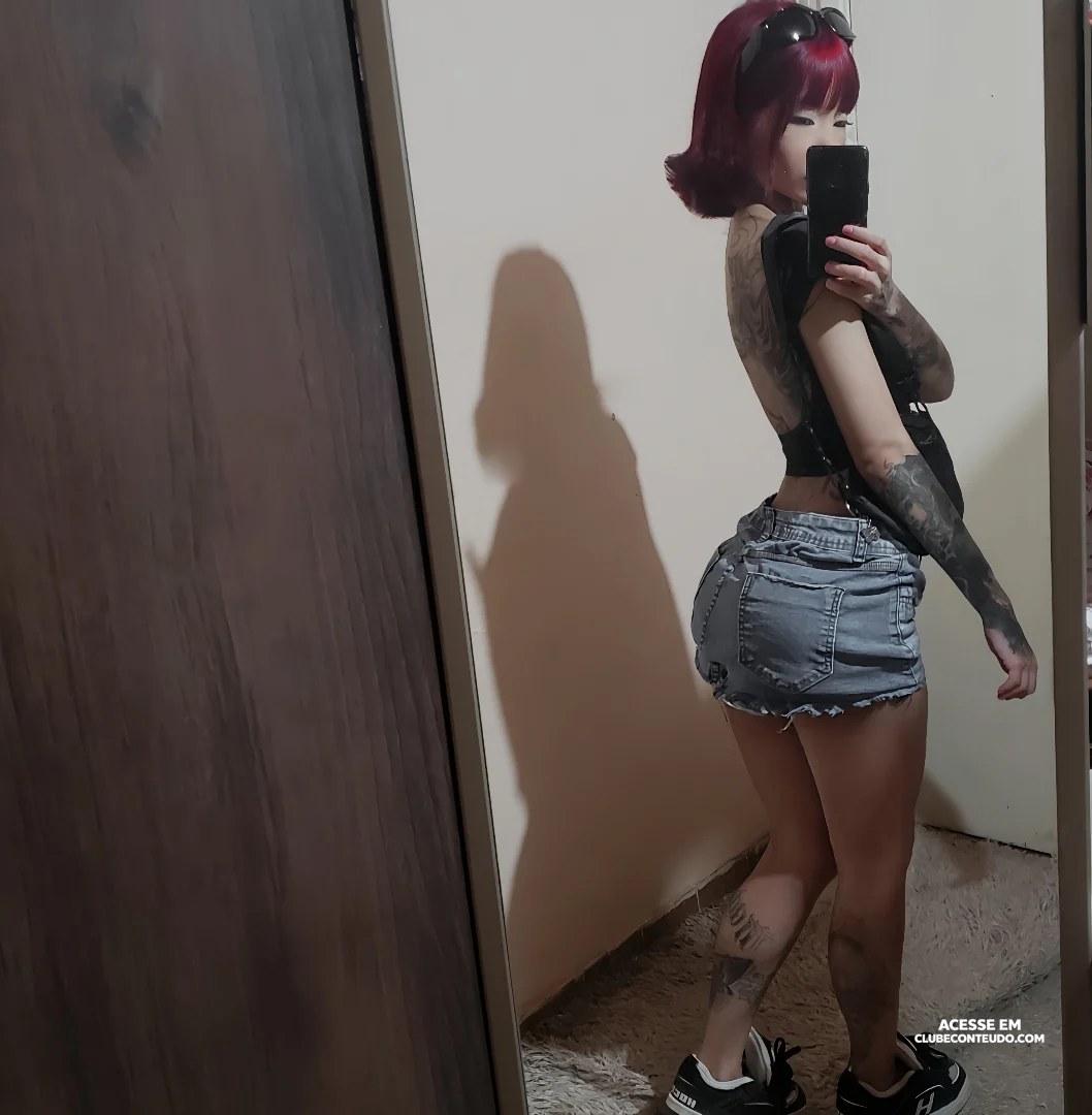 Escandalosa Brasileiras Orientais sentando gostoso no travesseiro