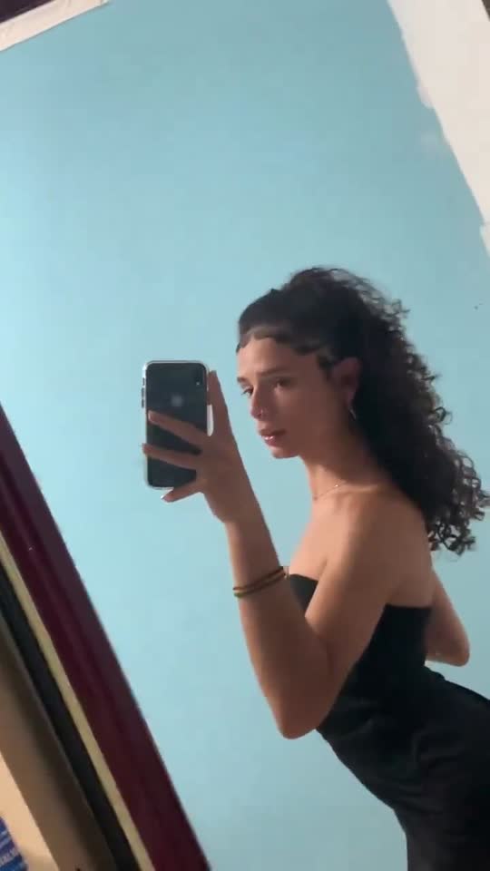 Leaked video of Dudx, sedutora, com a bunda pra cima na cama