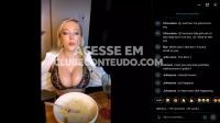 Caroline Vreeland: nua tomando sol na varanda