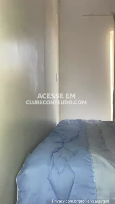 Empinando a bunda pra câmera — Xsassy Girll
